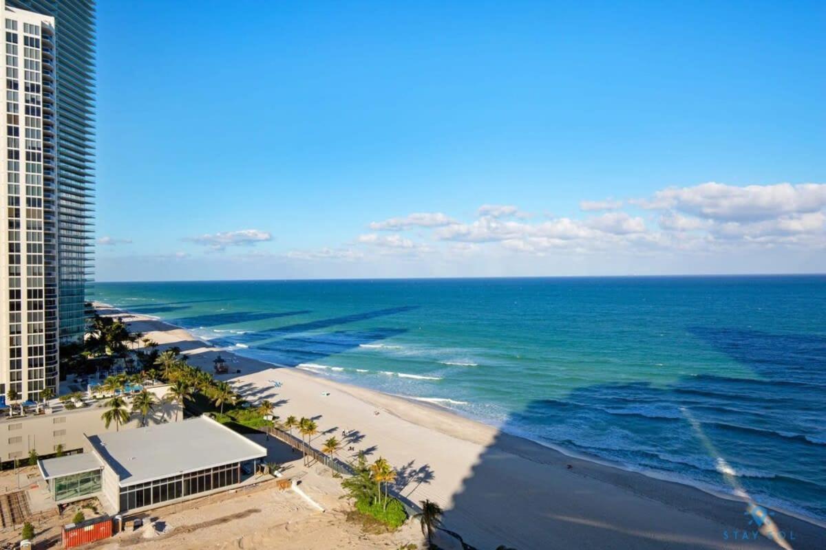 Beachfront Resort Pool Ocean View Balcony マイアミビーチ エクステリア 写真