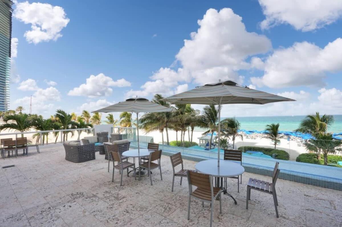 Beachfront Resort Pool Ocean View Balcony マイアミビーチ エクステリア 写真