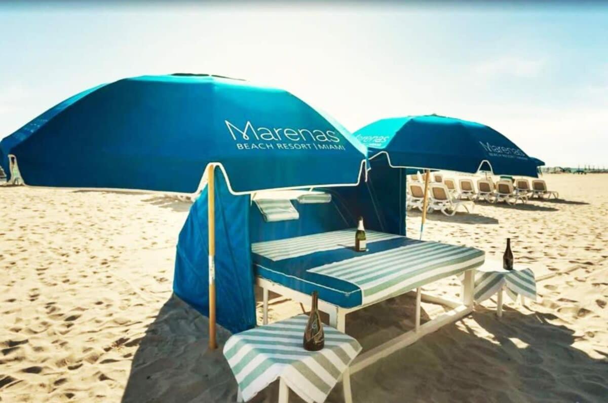 Beachfront Resort Pool Ocean View Balcony マイアミビーチ エクステリア 写真