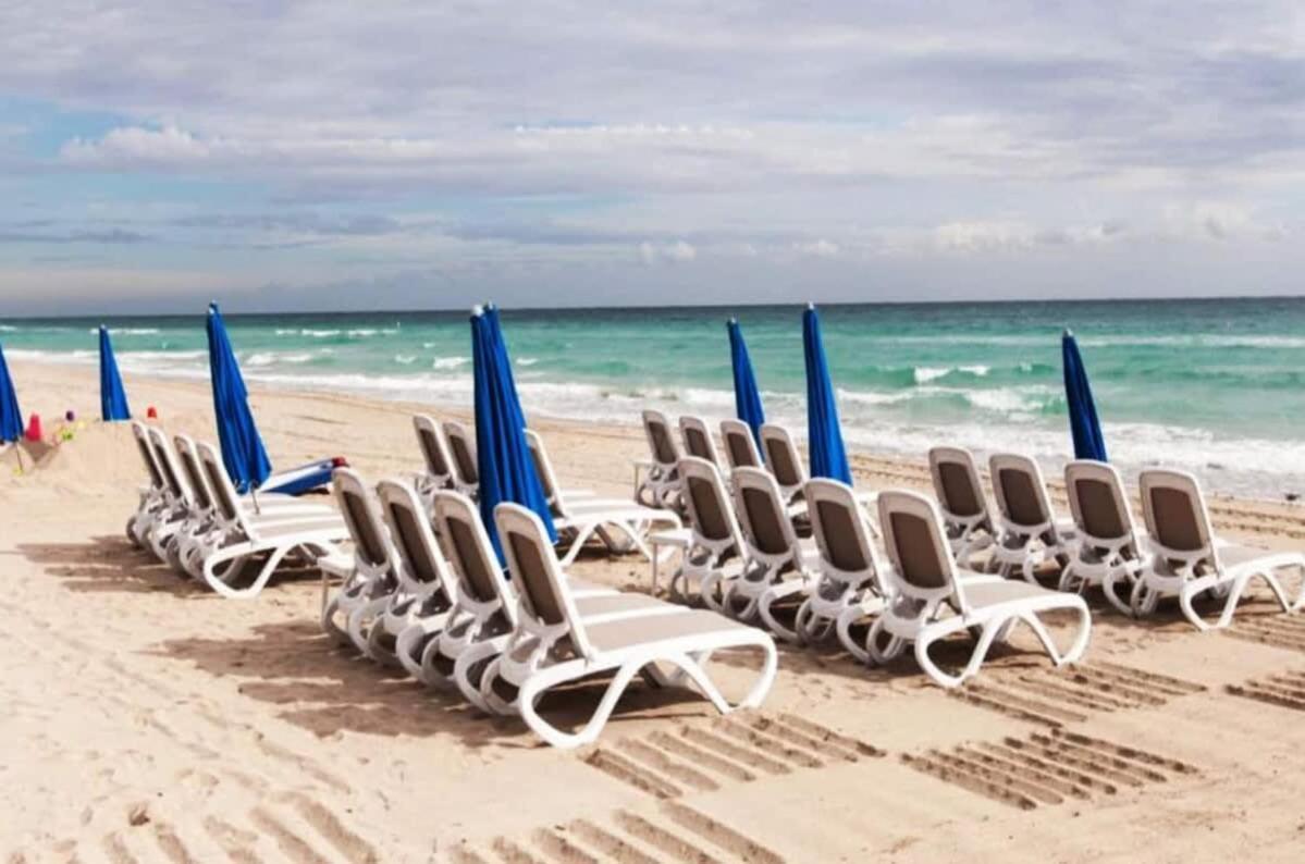Beachfront Resort Pool Ocean View Balcony マイアミビーチ エクステリア 写真