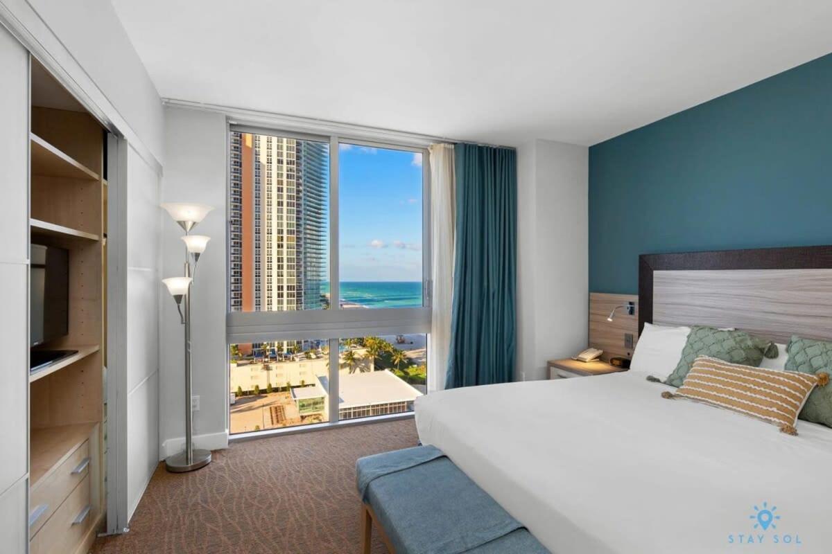 Beachfront Resort Pool Ocean View Balcony マイアミビーチ エクステリア 写真