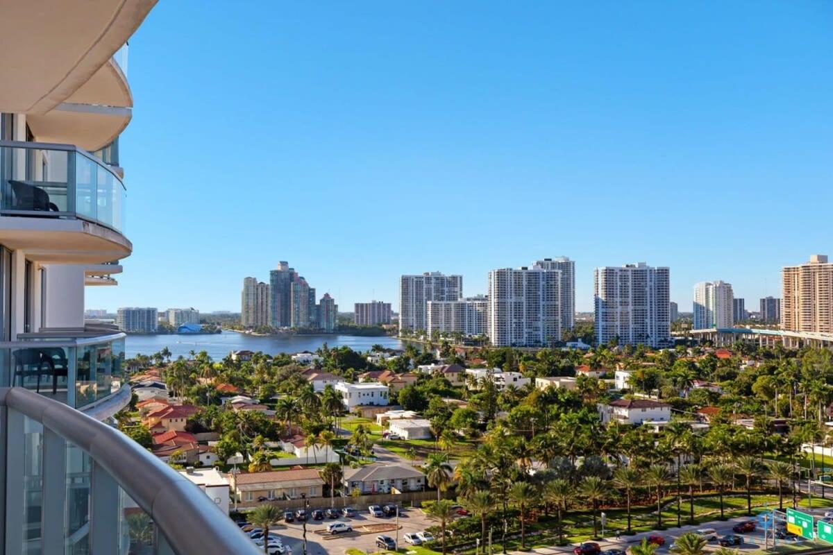 Beachfront Resort Pool Ocean View Balcony マイアミビーチ エクステリア 写真