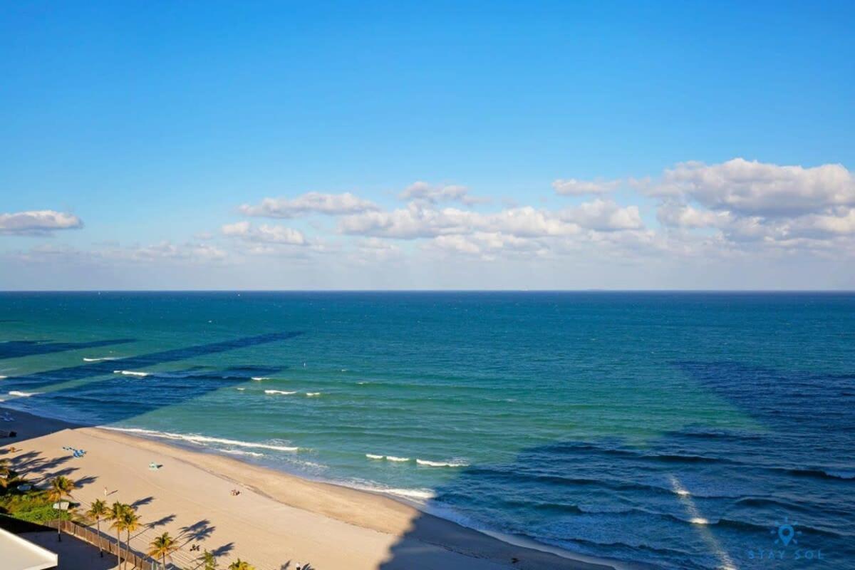 Beachfront Resort Pool Ocean View Balcony マイアミビーチ エクステリア 写真