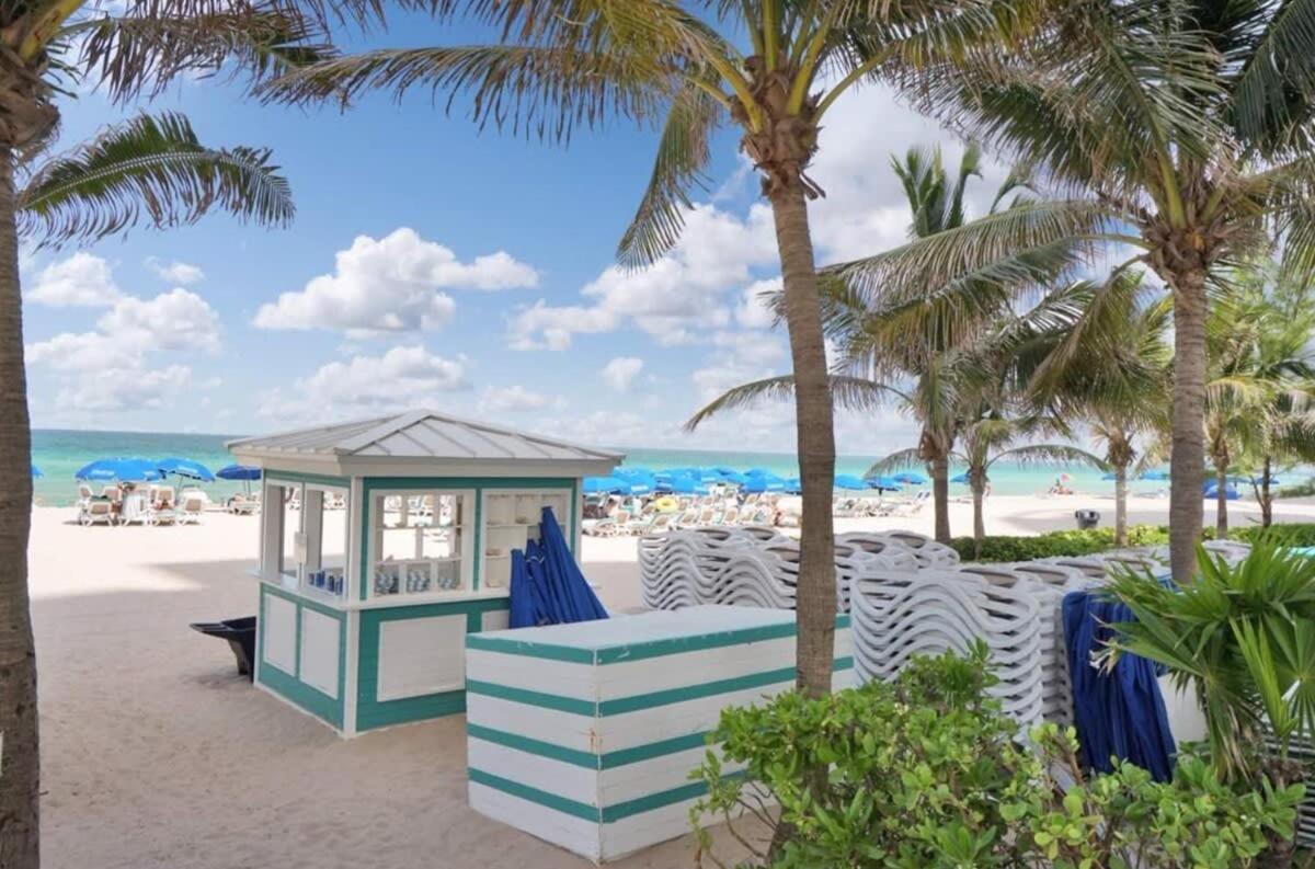 Beachfront Resort Pool Ocean View Balcony マイアミビーチ エクステリア 写真