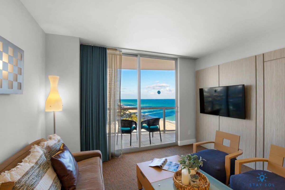 Beachfront Resort Pool Ocean View Balcony マイアミビーチ エクステリア 写真