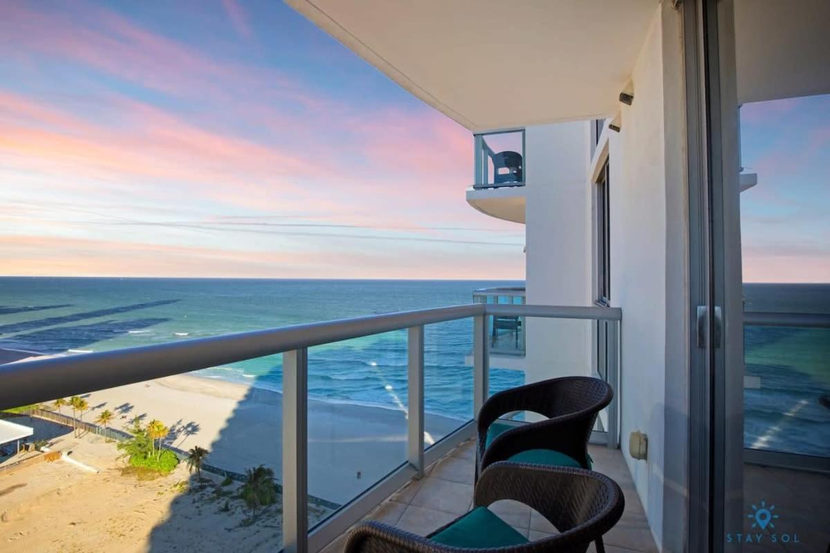 Beachfront Resort Pool Ocean View Balcony マイアミビーチ エクステリア 写真